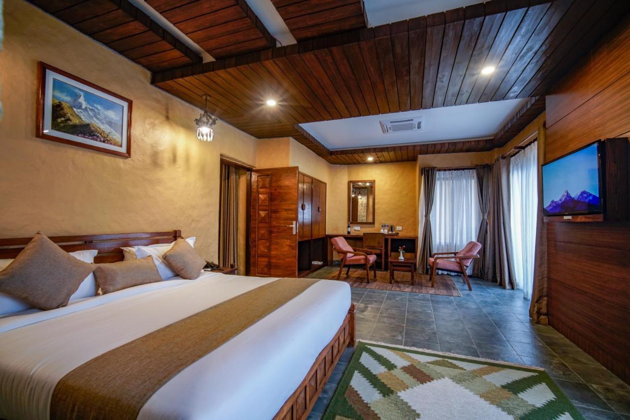 Bar Peepal Resort Pokhara Bagian luar foto Deluxe Suite