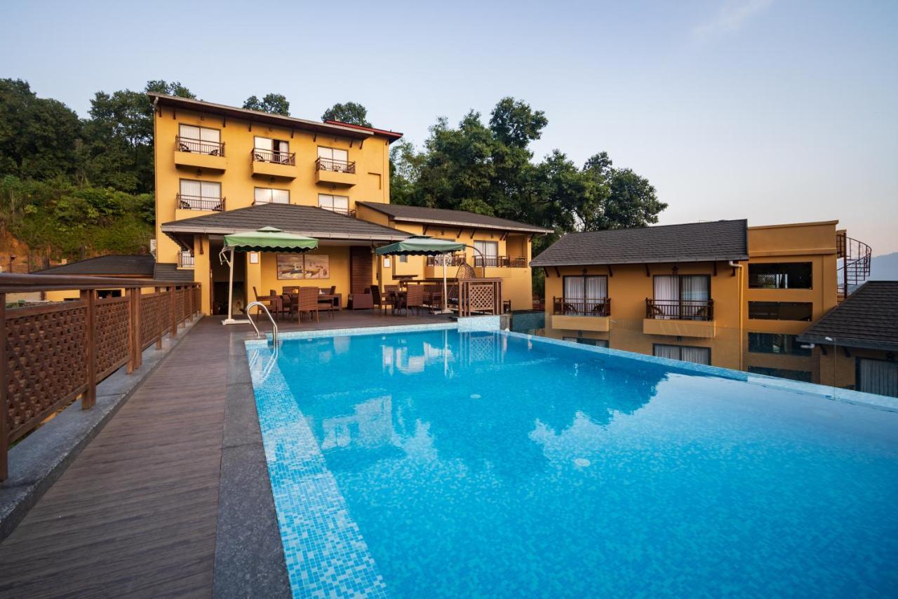 Bar Peepal Resort Pokhara Bagian luar foto The swimming pool at the resort