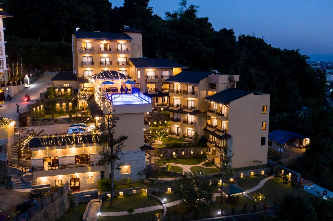 Bar Peepal Resort Pokhara Bagian luar foto The resort at night