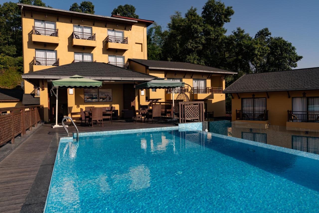Bar Peepal Resort Pokhara Bagian luar foto