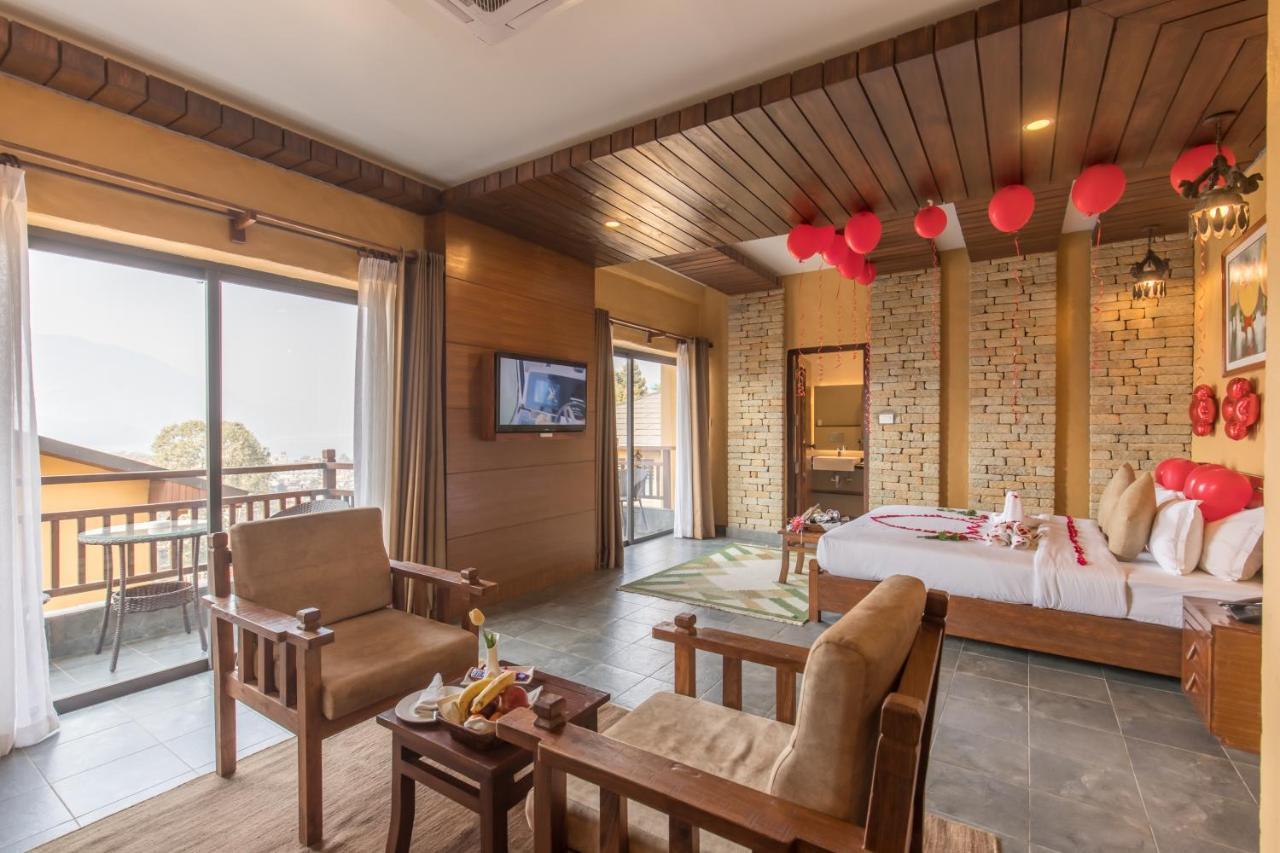 Bar Peepal Resort Pokhara Bagian luar foto Deluxe Suite