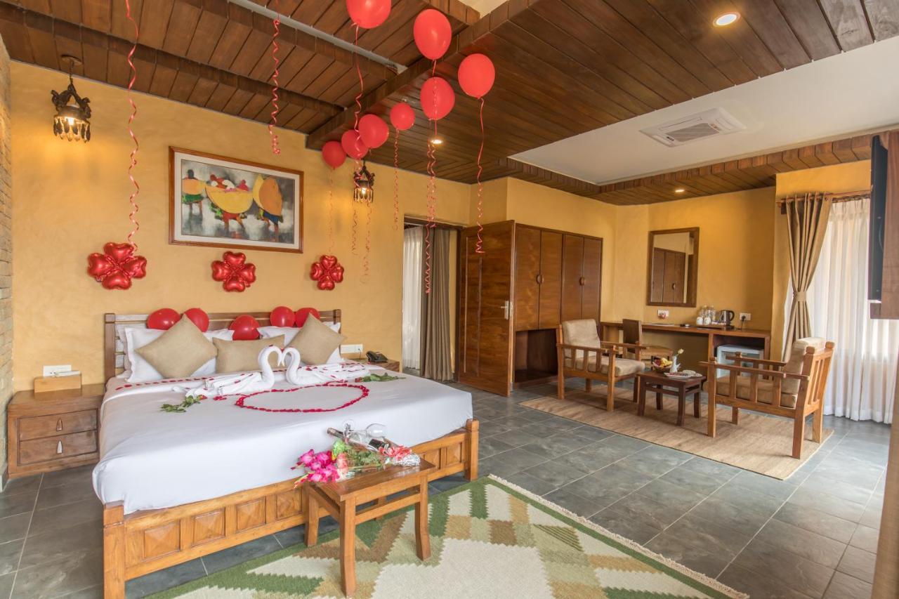 Bar Peepal Resort Pokhara Bagian luar foto A room at the resort