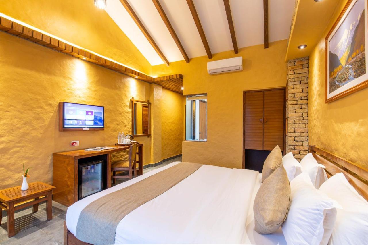 Bar Peepal Resort Pokhara Bagian luar foto Deluxe Room