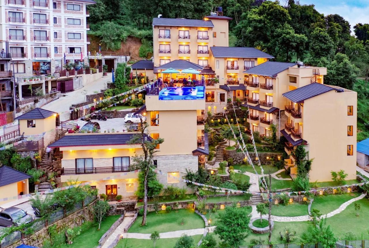 Bar Peepal Resort Pokhara Bagian luar foto The Glades Resort and Villas