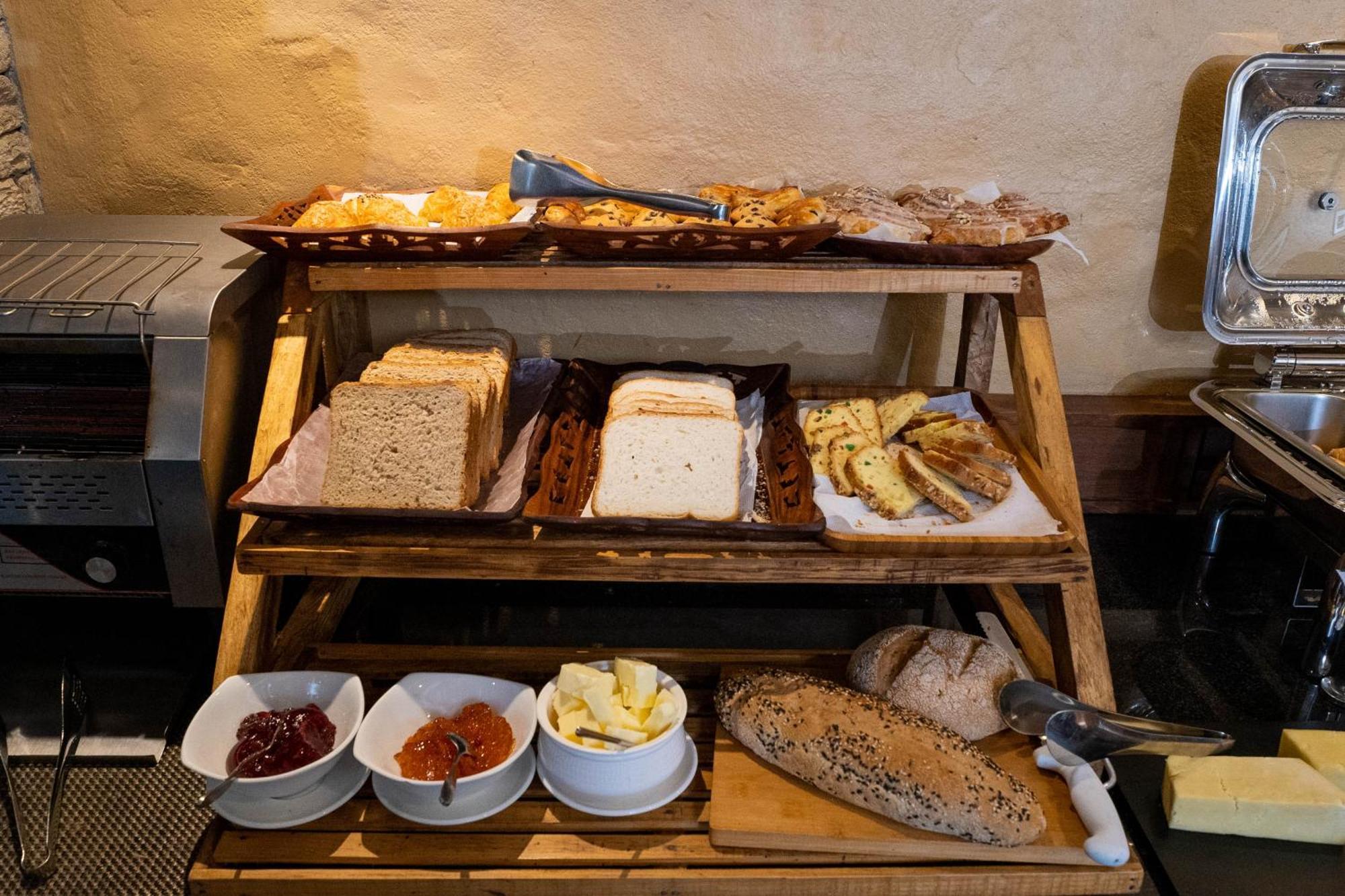 Bar Peepal Resort Pokhara Bagian luar foto A selection of cheeses at a buffet