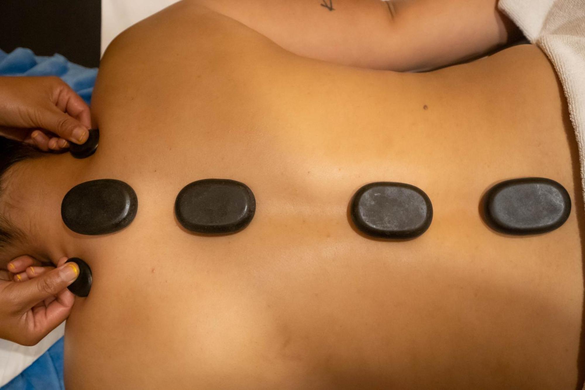 Bar Peepal Resort Pokhara Bagian luar foto Hot stone massage