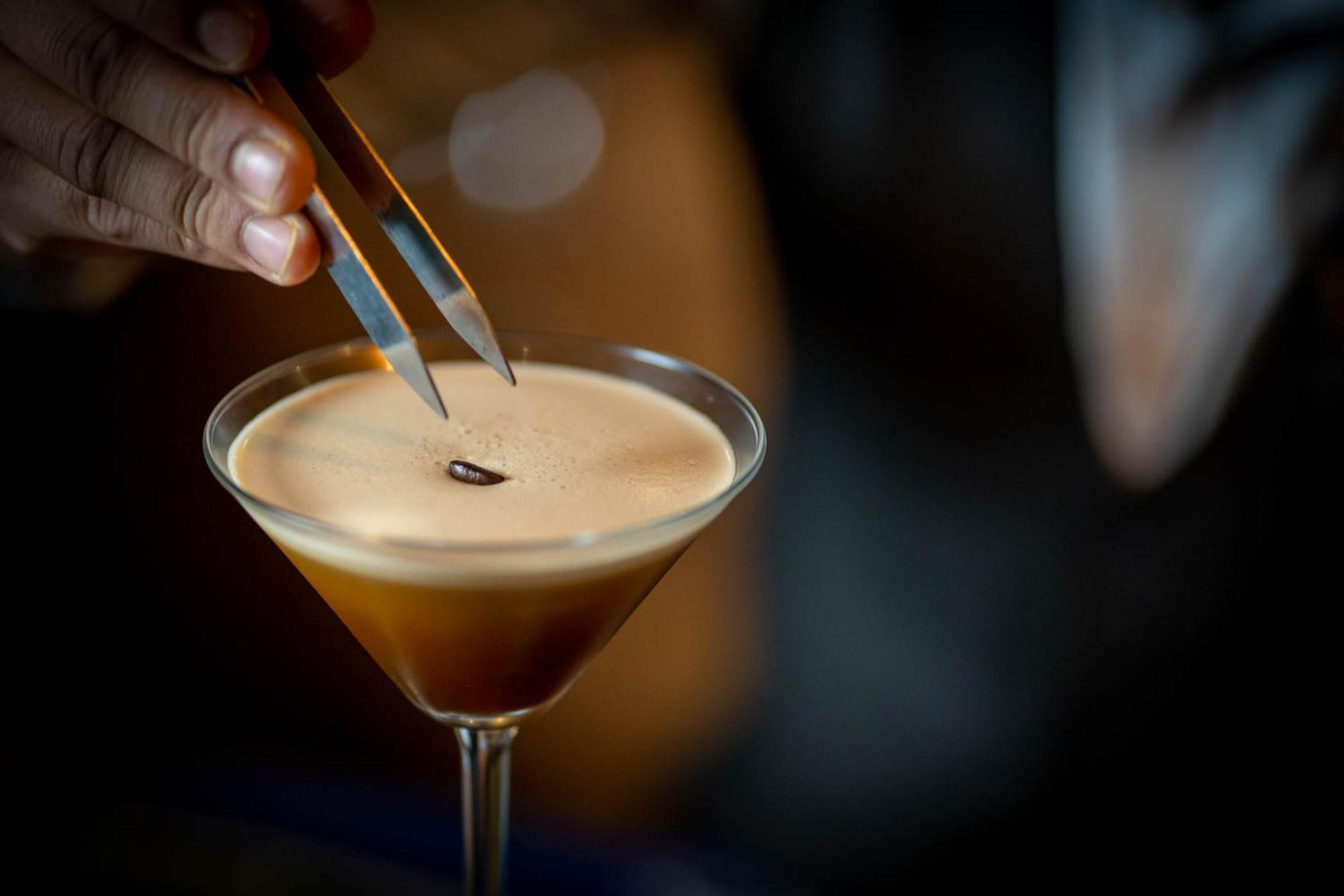 Bar Peepal Resort Pokhara Bagian luar foto A chocolate martini