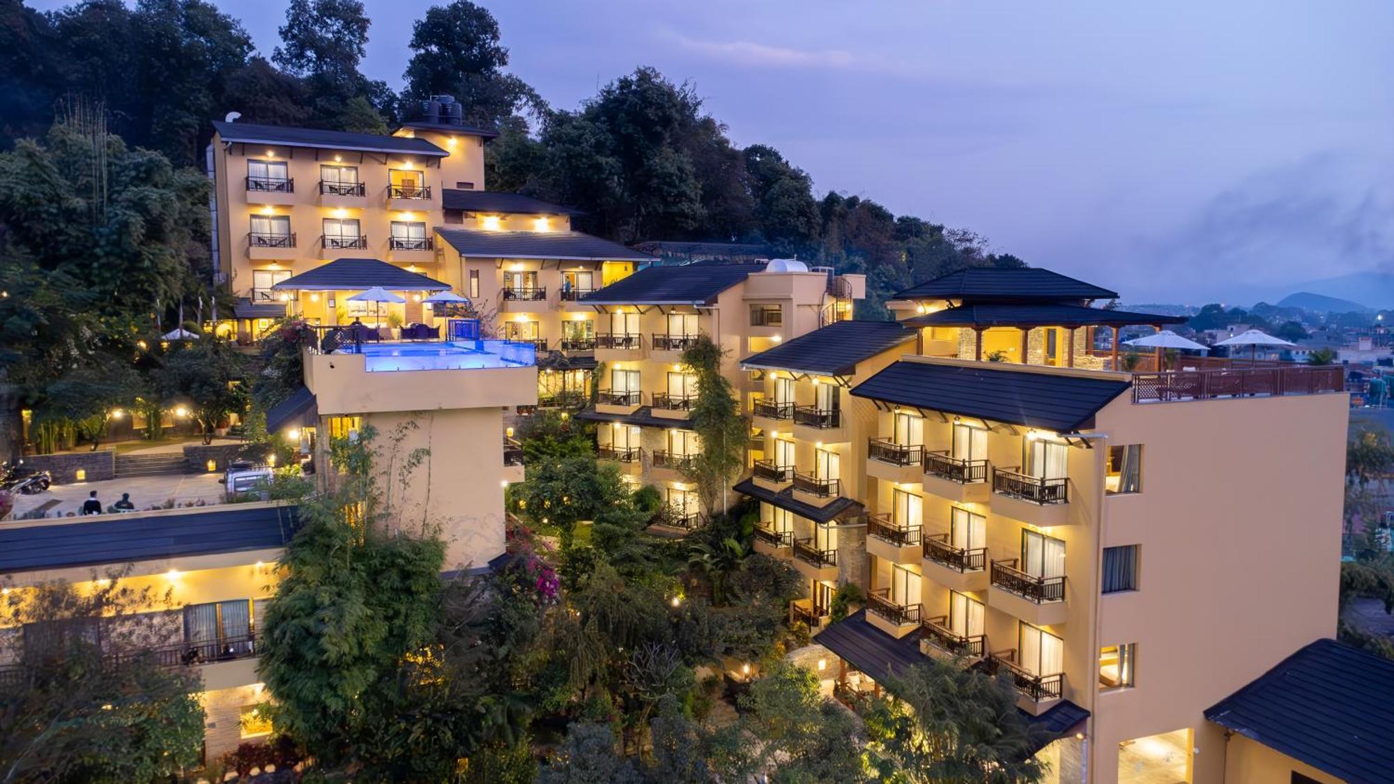 Bar Peepal Resort Pokhara Bagian luar foto The Royal