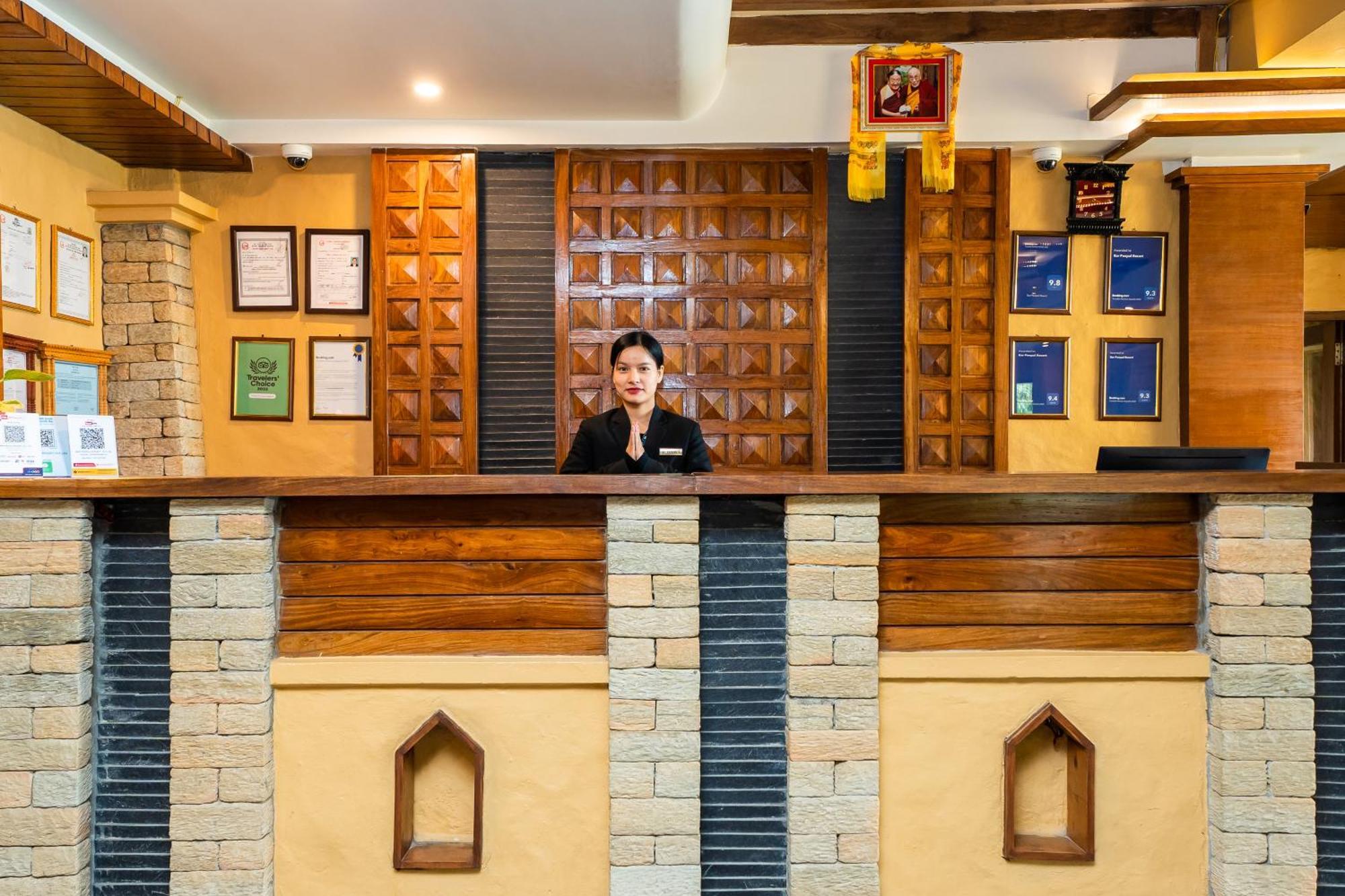 Bar Peepal Resort Pokhara Bagian luar foto Reception at the hotel