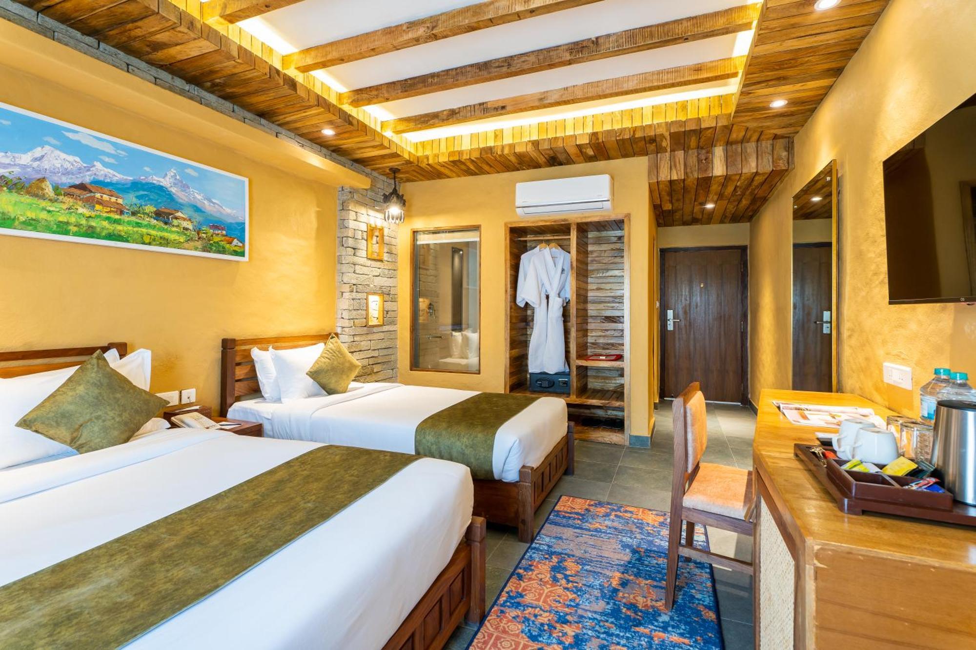 Bar Peepal Resort Pokhara Bagian luar foto Deluxe Room
